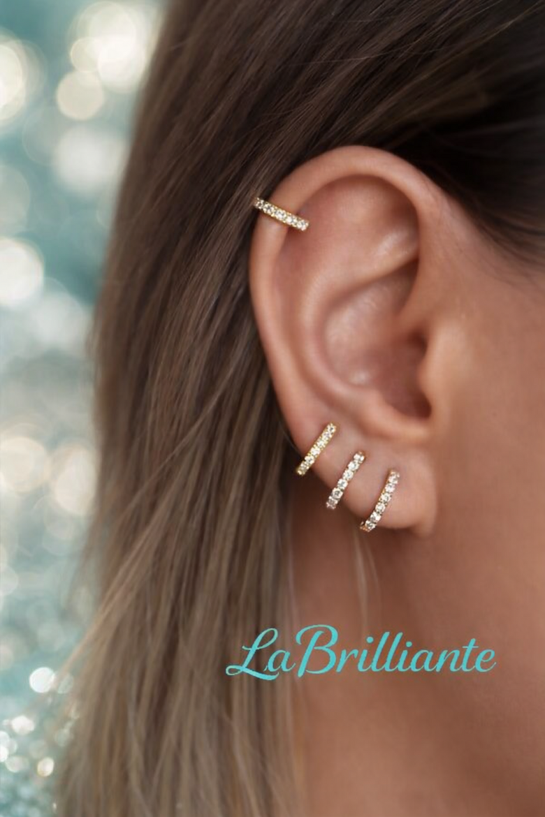  Diamond Color and Clarity Grading Visual Scale - Shows EF color grades compared to lower grades in both white and yellow gold settings, plus VS clarity inclusion examples under magnification